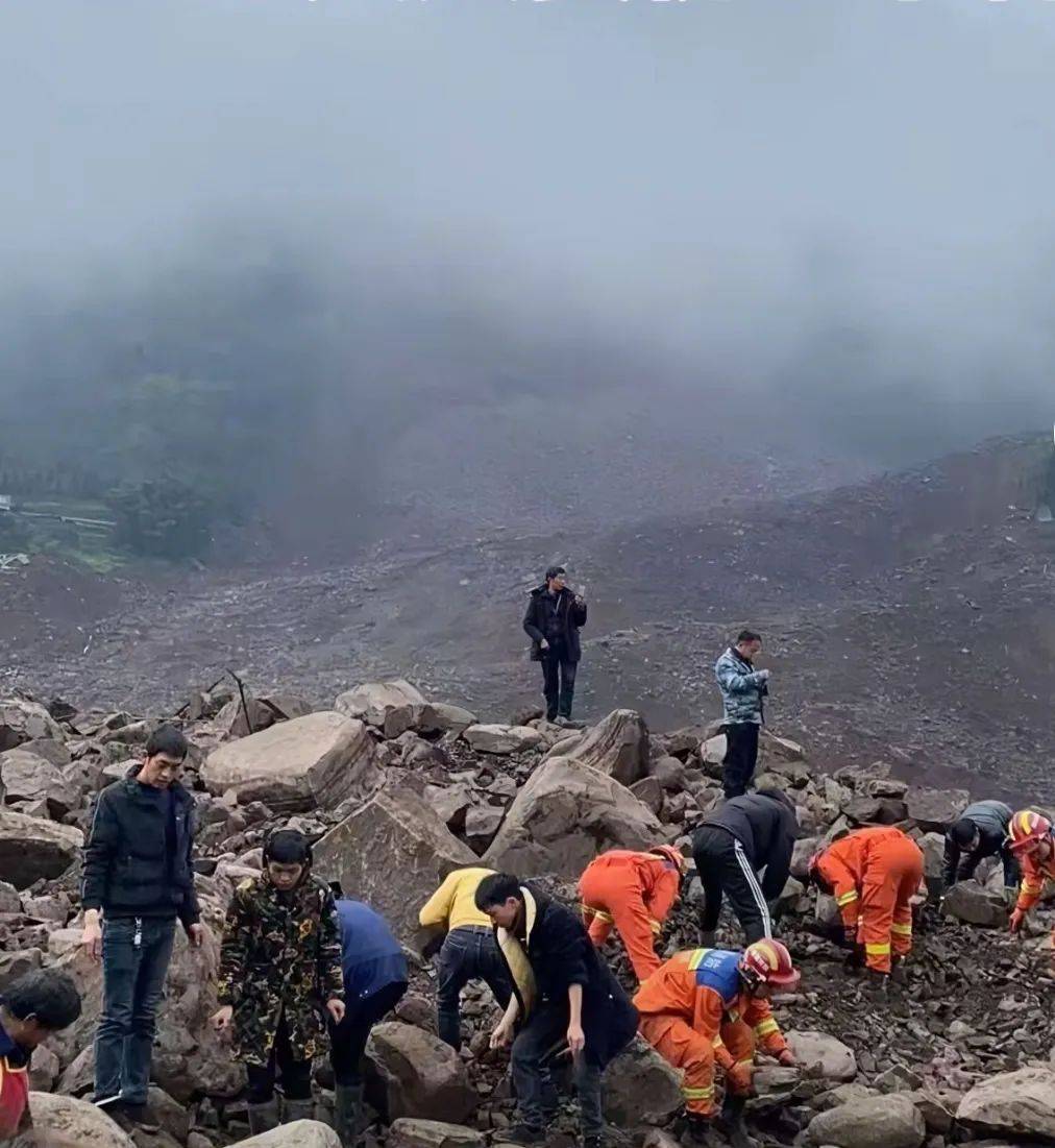 当地村干部回应“宜宾筠连山体滑坡前曾有落石”，最新救援情况——